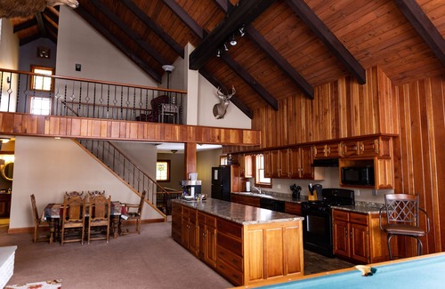Cherry Tree House | Private Country Inn located on the beautiful Chetremon Golf Course
