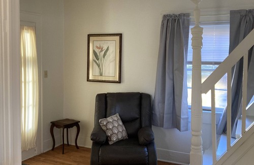 Madisonville Cottage | Private, cozy,classic, simple. Centrally located to hospital, uptown.