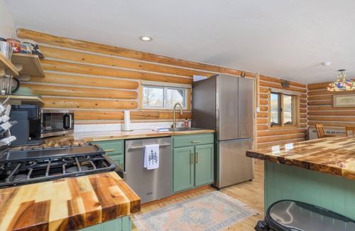 Anaconda Cabin | Private Creekside Log Cabin on 80 acres! Winter & Summer Recreation Paradise