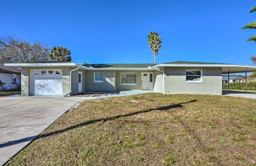 Summerfield House | Private Dock and Grill Sunny Lake Weir Retreat!