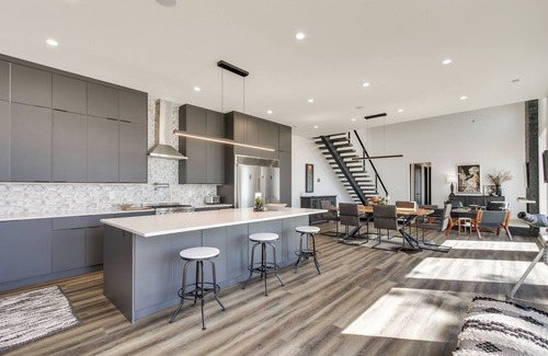 Waterloo House | Private Dock & River Views: Modern Gem in Waterloo