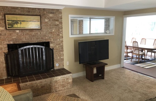 Buford House | Private entrance lake home with. access to lake.