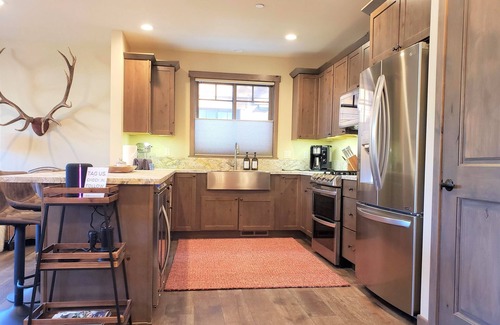 Mammoth Lakes Cabin | Private Everything @ Ski-In/Ski-Out Apogee Mammoth Mountainside #7