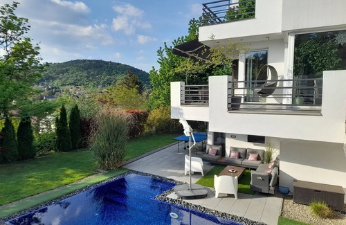 Budaors Villa | PRIVATE Family VILLA with jakuzzi & swimming pool