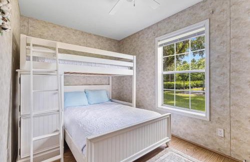 Pierson House | Private Farm with Beach Near St Johns River