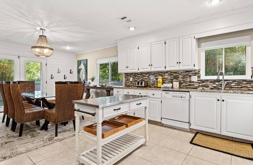 Lawton Woods House | Private Fenced in Pool ~ Pet Friendly ~ 1 Cotton Lane