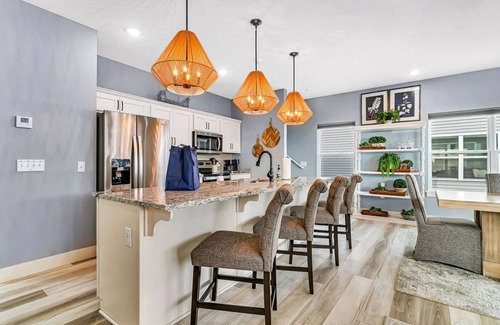 Table Rock House | Private FirePit - PinBall - Backyard - Steps to Amenities - HotTub - Free Tickets - LakeView!