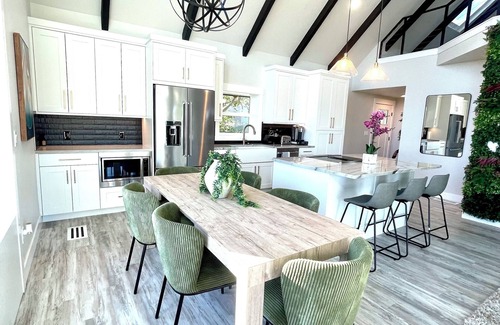 Garden City House | Private Foothills Retreat w/Pool, Spa, Sauna, Firepits & Amazing Views!