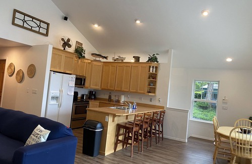 Tillicum House | Private Gated Water Lake Front Home. Private beach and dock near Chamber Bay GC