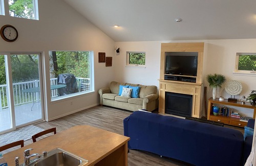 Tillicum House | Private Gated Water Lake Front Home. Private beach and dock near Chamber Bay GC