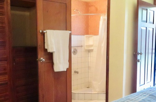 San Pedro Apartment | Private, Ground Floor Apartment with Backyard in a Central, Residential Area