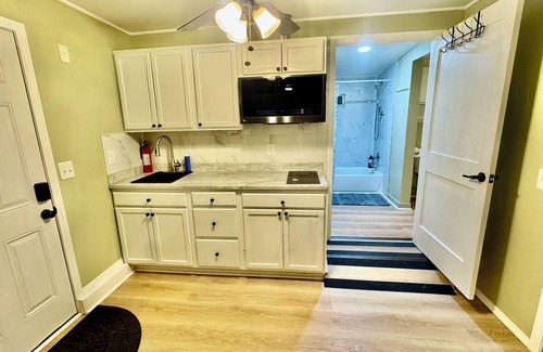 South Redlands House | Private guest suite with kitchen