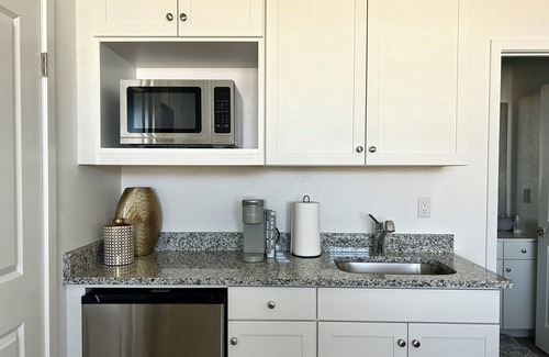 Hesperia House | Private Guesthouse in Hesperia