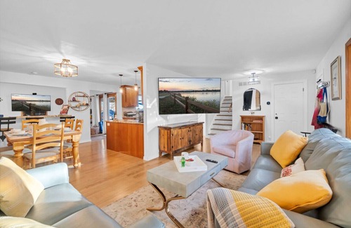 Arvada House | Private Heated Pool~Lakefront~Best For Celebrations & Families~Sleeps 12!