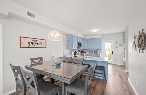 Perdido Key Coves One House | PRIVATE HEATED POOL, PRIVATE BOAT DOCK, PRIVATE BEACH, PICKLEBALL, & HOT TUB!