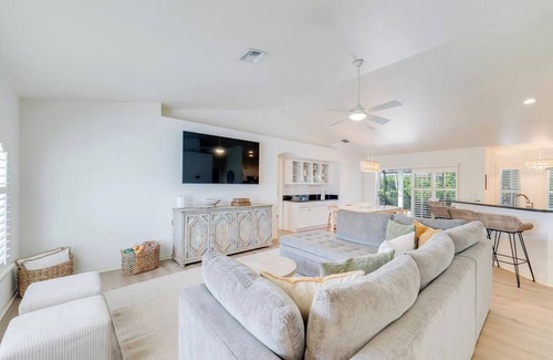 Marco Island House | Private Heated Saltwater Pool, Beach, Bikes, Park, Pet and Family Friendly