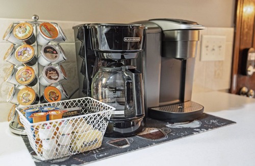 Cheatham County House | Private Home Nestled on 25 wooded acres. HOT TUB AND POOL TABLE.