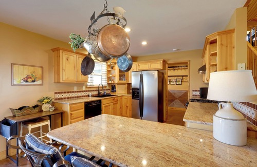 Baird House | Private Hot Tub & Pickleball Court: Baird Home!