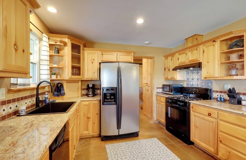 Baird House | Private Hot Tub & Pickleball Court: Baird Home!