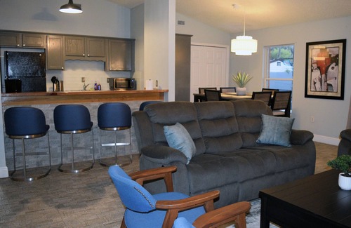 Mill Run House | Private House-With Pool/Sleeps 8/Near Disney/Universal/Airport