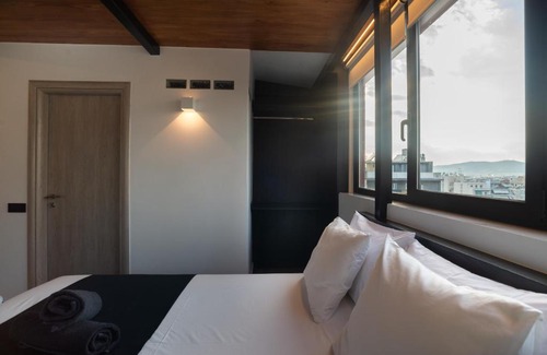 Metaxourgio Apartment | Private Jacuzzi & Acropolis View - The Urban Loft