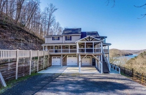 Baxter House | Private Lake Access and 8 acres of Trails!