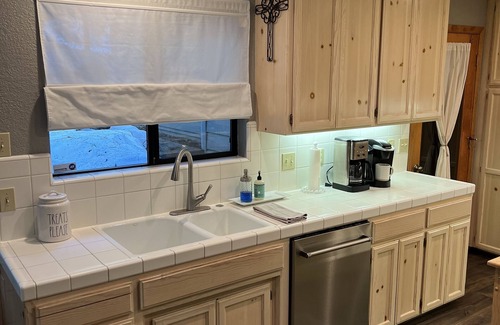 Twain Harte Cabin | Private Lake Access, Pet friendly, Hot Tub, Ski, Boating, Golf, Family Retreat!