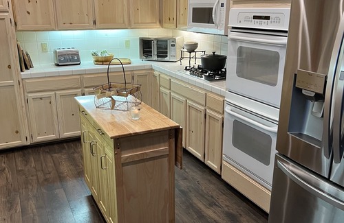 Twain Harte Cabin | Private Lake Access, Pet friendly, Hot Tub, Ski, Boating, Golf, Family Retreat!