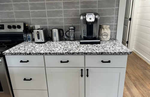 Mountain Rest House | Private Lake/Hot Tub/Large Deck/Rest & Relax/Kayaks & Canoe