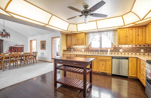 Twin Lakes House | 🌲☀️Private Lakefront prop. with Kayaks, Paddle boards, boat rental PVT dock☀️🌲