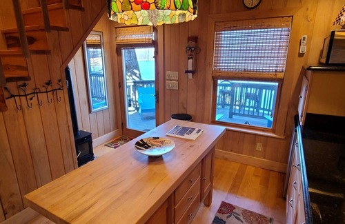 Springville Cabin | Private Lakeview Cabin + Fishing & Trails