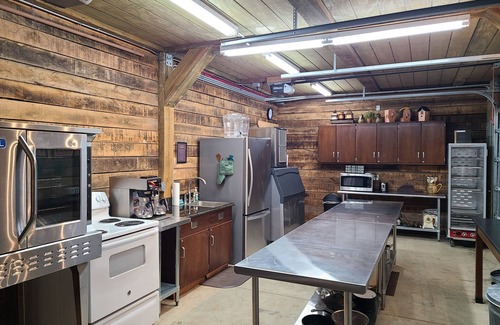 Springville Cabin | Private Lakeview Cabin + Fishing & Trails