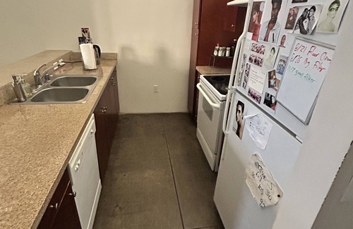 Downtown Los Angeles Apartment | Private Loft in DTLA gym/pool