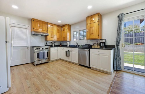 University City House | Private & Modern Home | Minutes to La Jolla