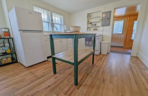 Hayesville House | Private, newly renovated Cottage Near Mountains, Nat'l Parks, and Lake Chatuge