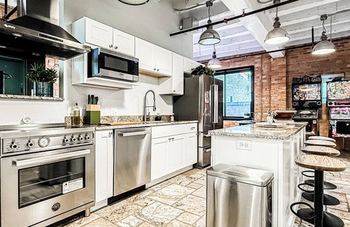 Idaho Falls Apartment | Private North Penthouse w/Arcade Games,Tanning&Redlight Beds