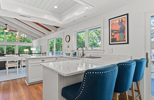 Lawton Woods House | Private Oasis with Pool ~ Pet Friendly ~ Fully Fenced Yard ~ 3 Pender Lane