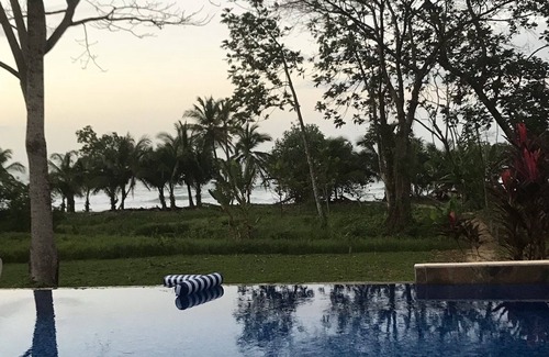 Isla Bastimentos House | Private Oceanfront 4 Bedroom Villa -Pool & on Beach