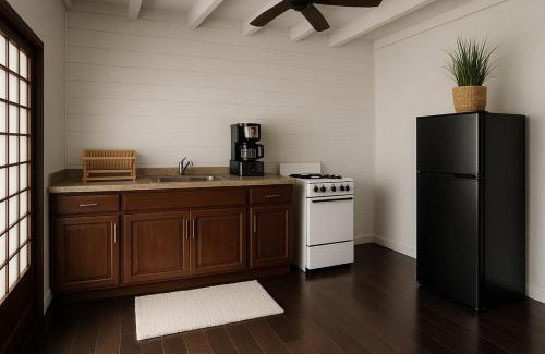 Coconut Grove House | Private One Bedroom Side House close to Kailua