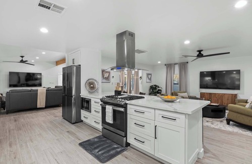 Central Scottsdale House | Private Pickleball, B-Ball, Putt, Pool, Spa, Grill