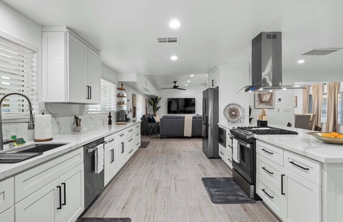 Central Scottsdale House | Private Pickleball, B-Ball, Putt, Pool, Spa, Grill