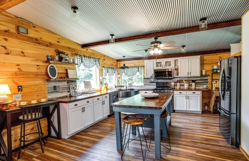 Orangeburg County Cabin | Private Pond & Large Yard: Unique Cabin in Norway!