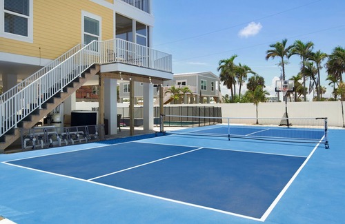 Mid Island House | ☀️Private Pool and Pickleball Court | Short Walk to Beach | Dink or Swim☀️