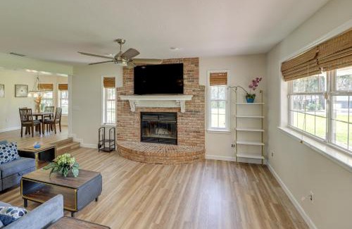 Wildwood House | Private Pool and Lake Views Family Home in Oxford