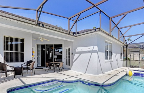 Calabay Parc Villa | PRIVATE POOL~Close to all things Florida!~COMFORT!~7 beds!