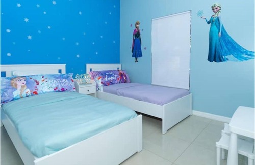 Wellington House | Private Pool + Game Room near Disney! Free parking