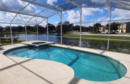 Bridgewater Crossing House | Private Pool Home in peaceful neighborhood <8 miles to Disney!