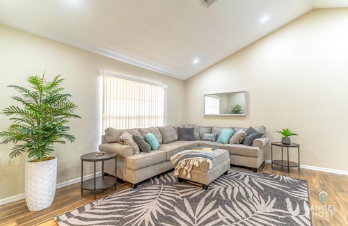 Windsor Mill House | Private Pool Home with Covered Lanai 2 Miles to Hudson Beach