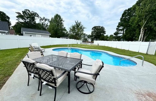 Surfside Beach House | Private pool lakefront estate in fantastic Myrtle Beach