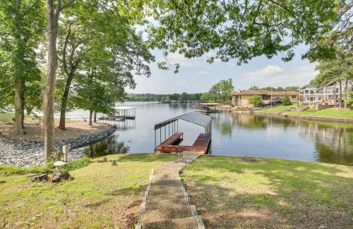 Rockwell House | Private Pool Lakefront Home in Hot Springs!